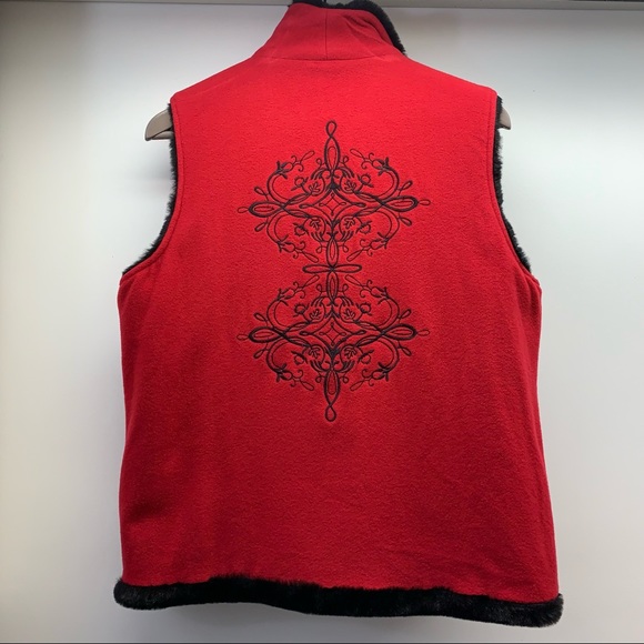 Women’s Faux Fur Reversible Vest - Picture 4 of 5